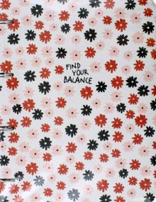 Тетрадь с кольцевым механизмом Sentiment. Черные и красные цветы, 120 листов, клетка, А4